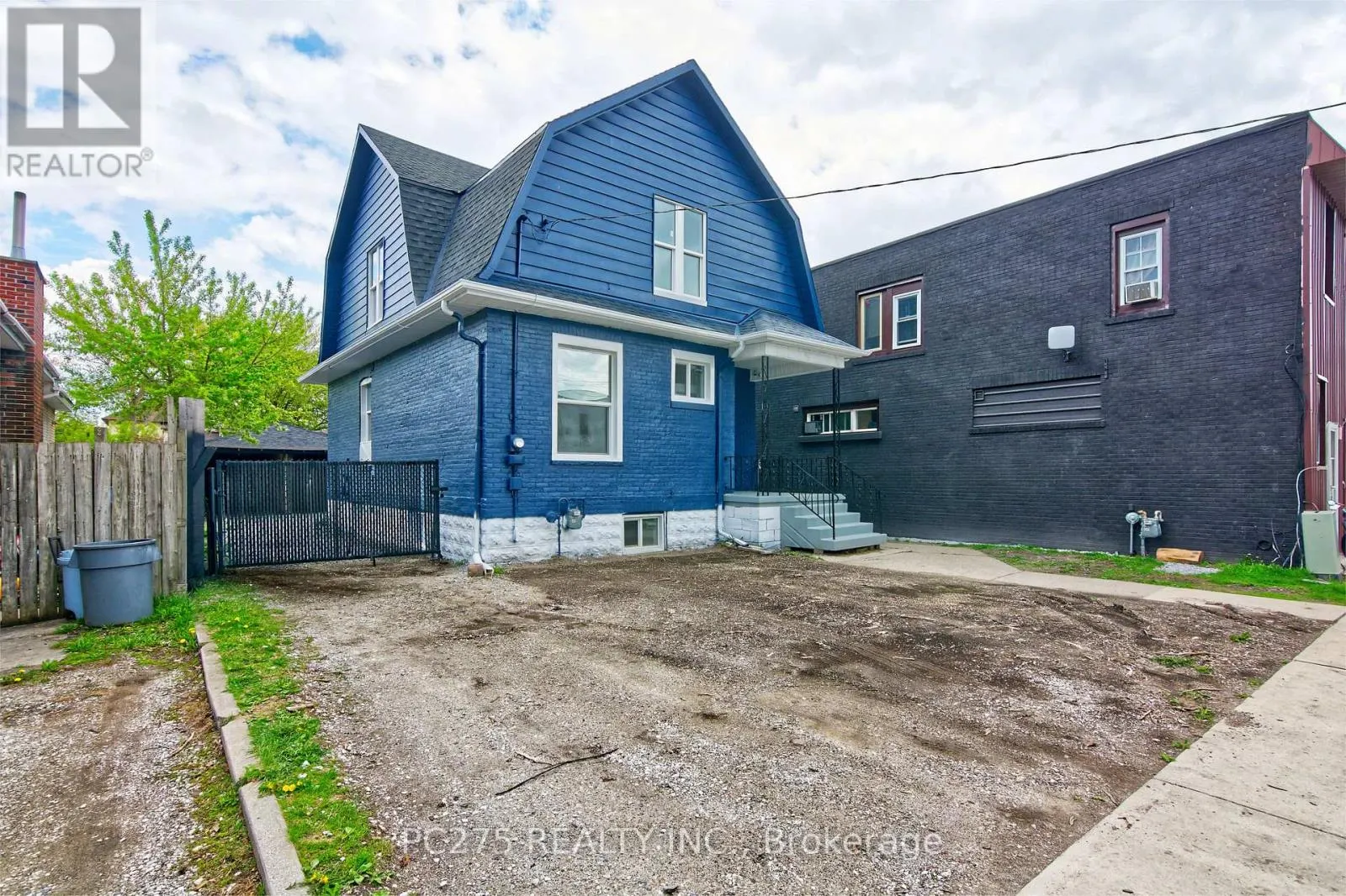 272 VIDAL STREET S