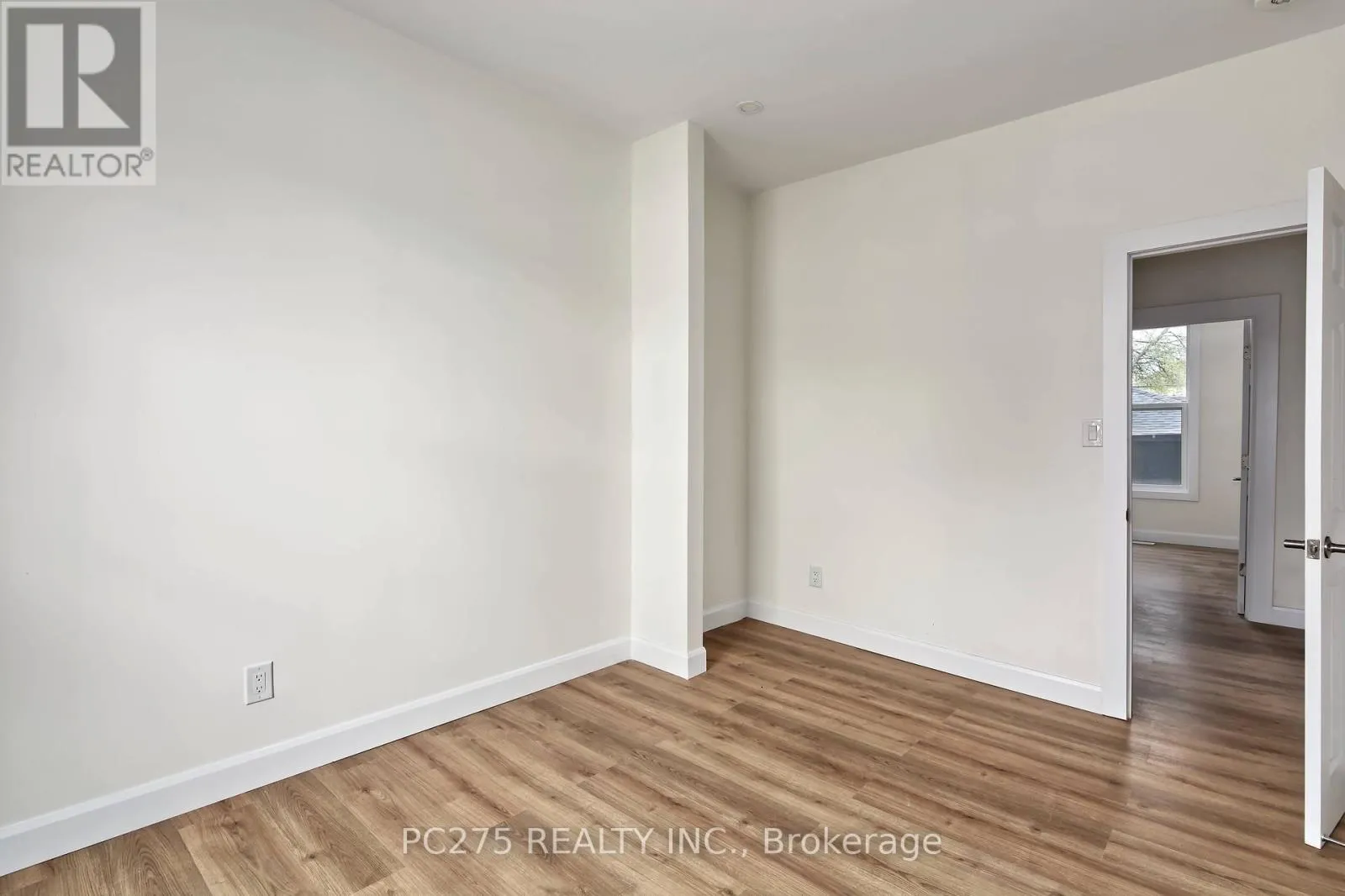 272 VIDAL STREET S