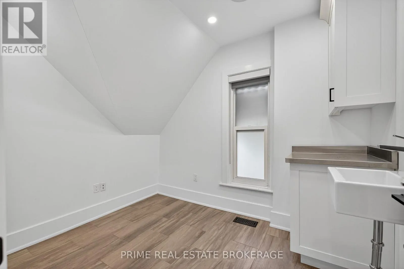 281 OXFORD STREET E