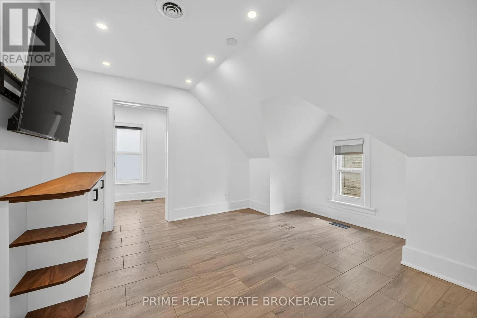 281 OXFORD STREET E