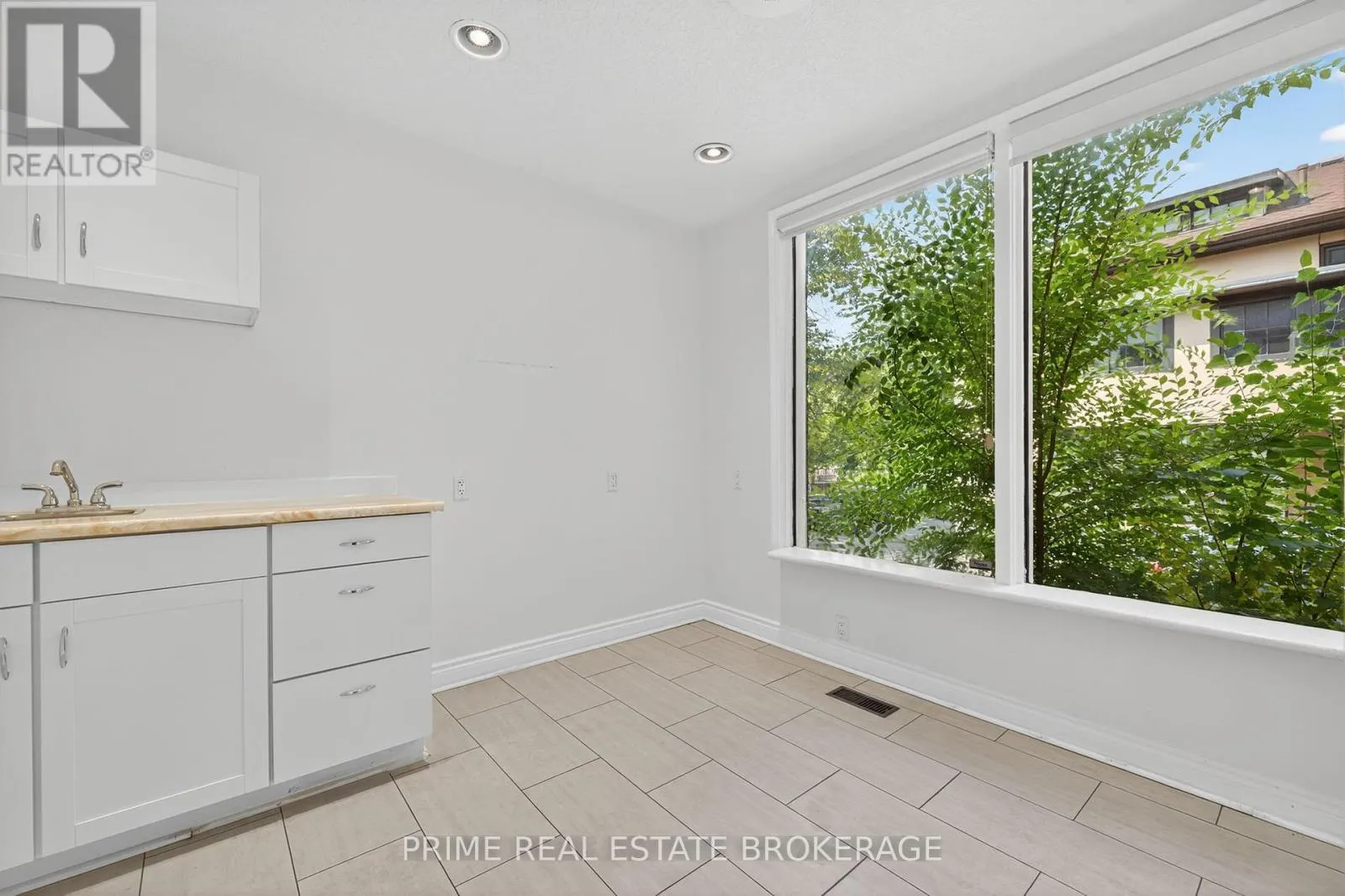 281 OXFORD STREET E