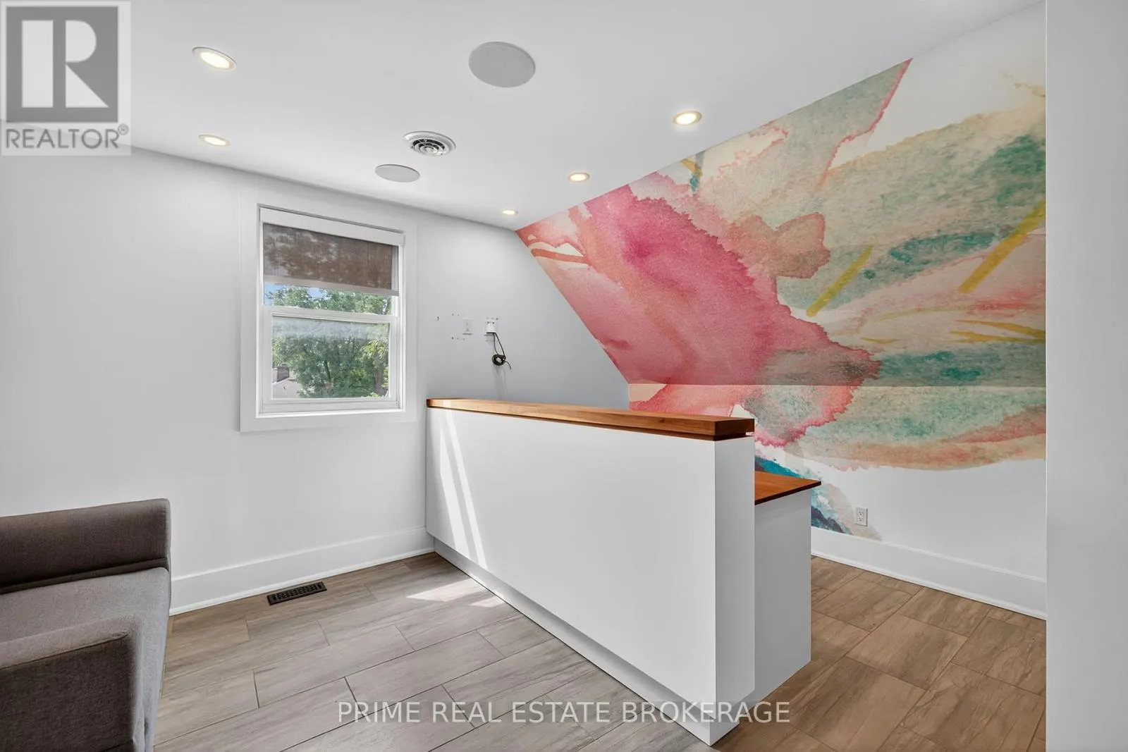 281 OXFORD STREET E