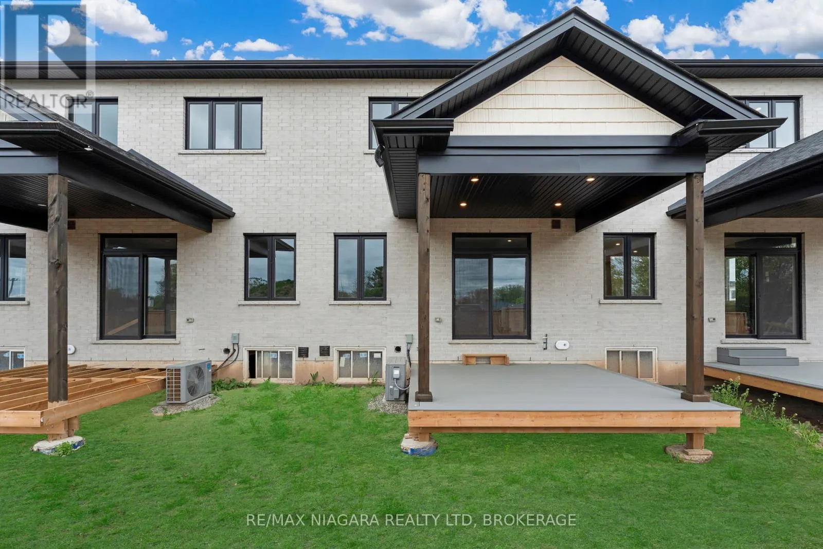 6216 CURLIN CRESCENT