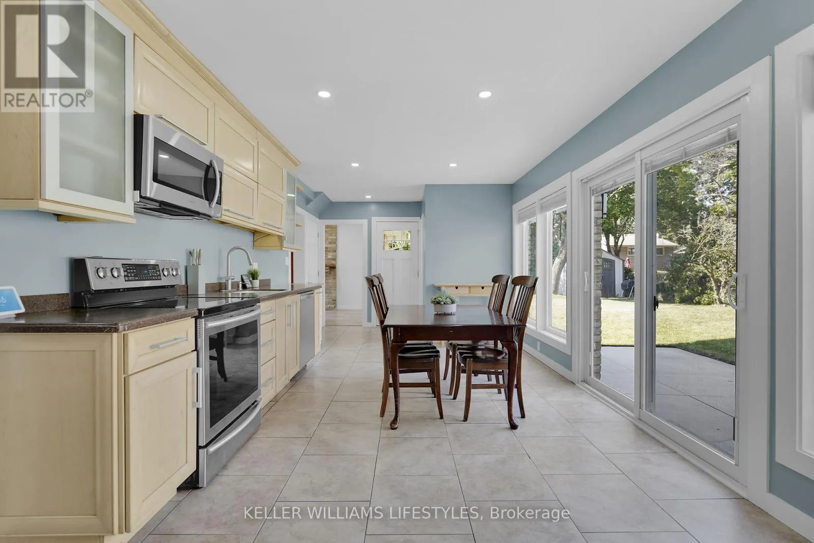 66 LLOYD MANOR CRESCENT