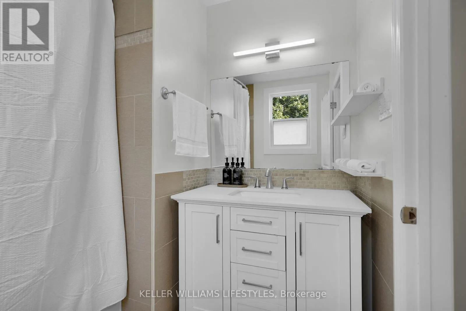 66 LLOYD MANOR CRESCENT