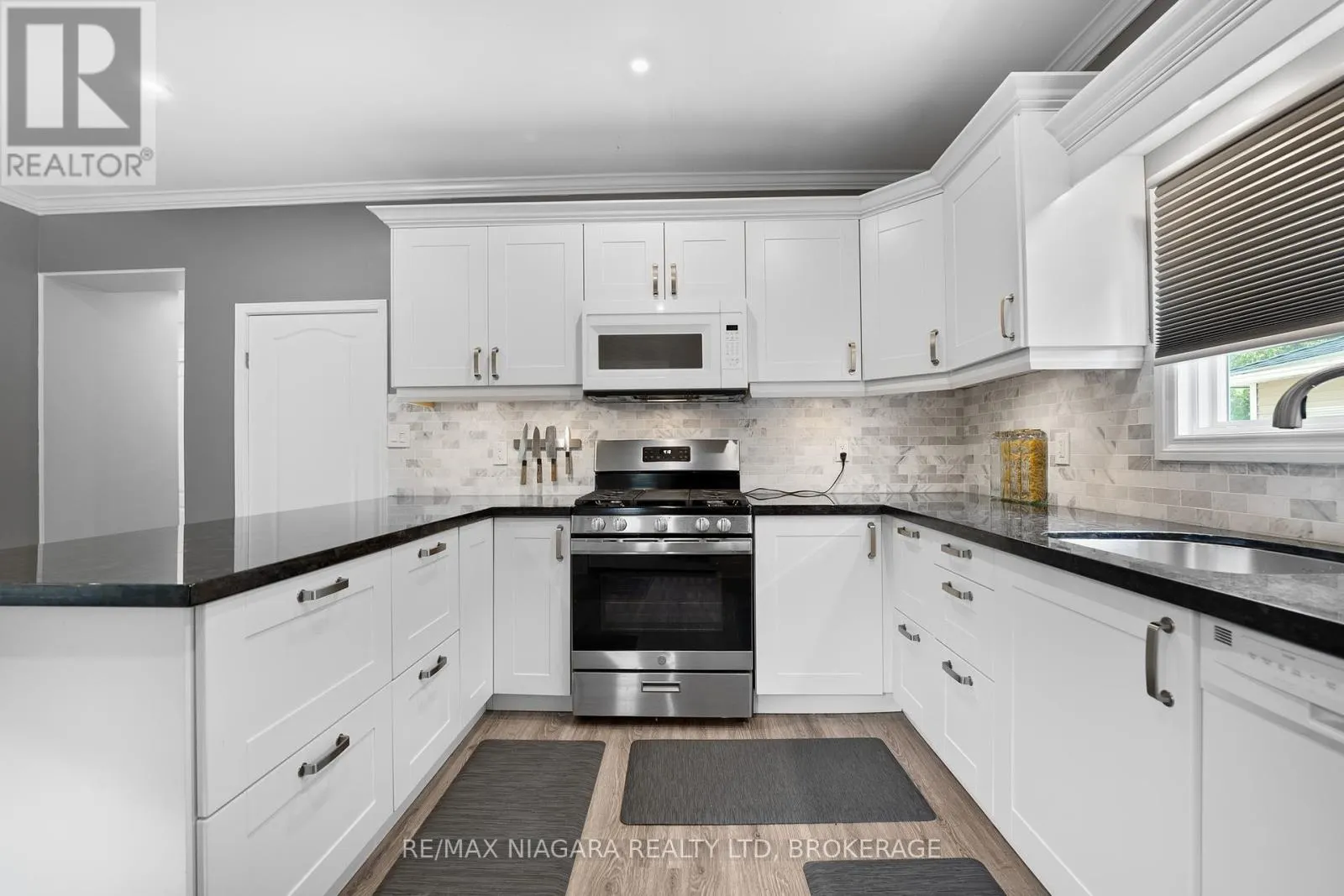 2969-2971 PORTAGE ROAD