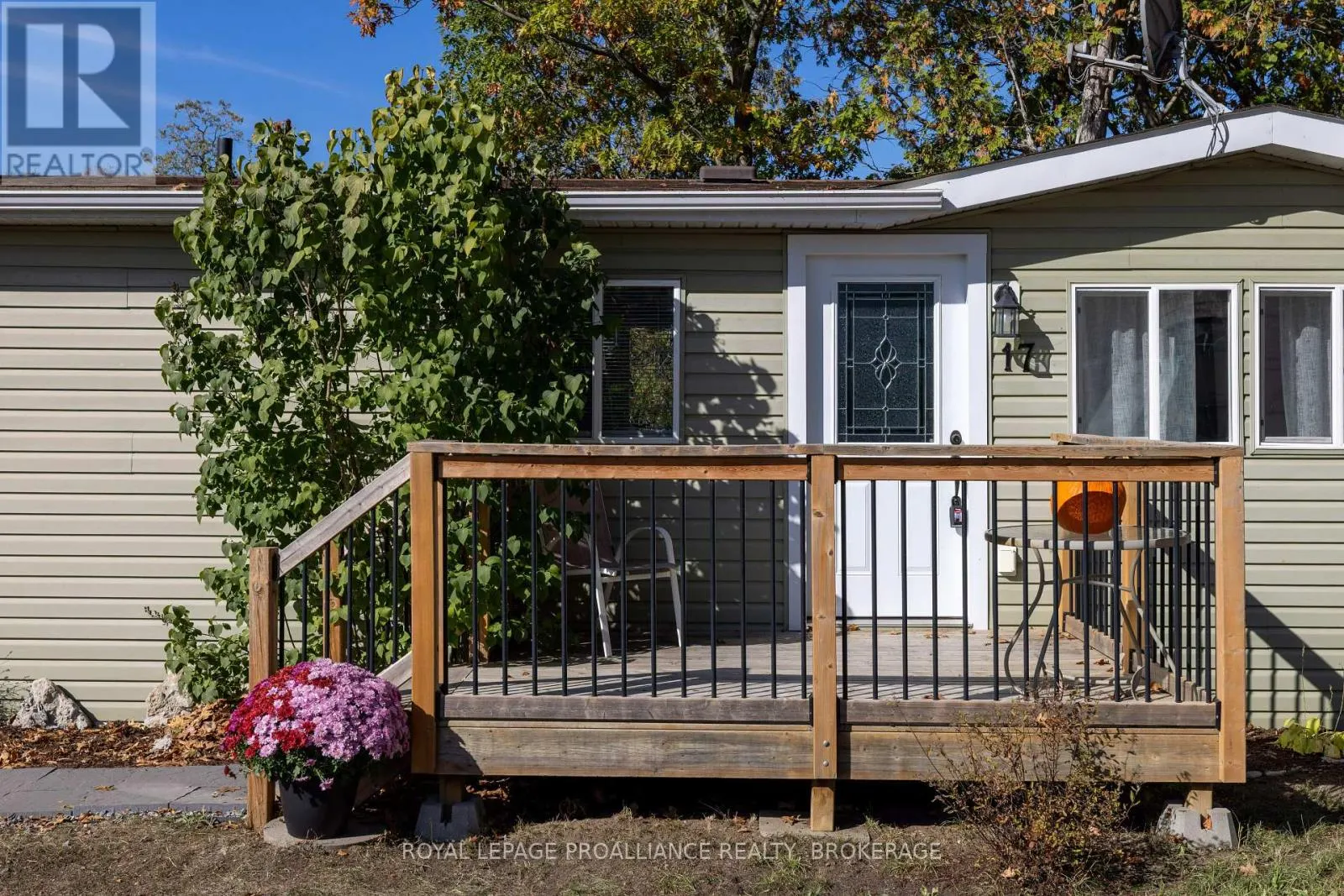 17 - 5569 BATH ROAD, #17