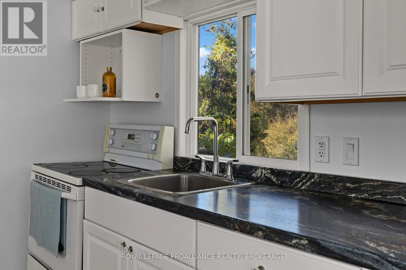 17 - 5569 BATH ROAD, #17