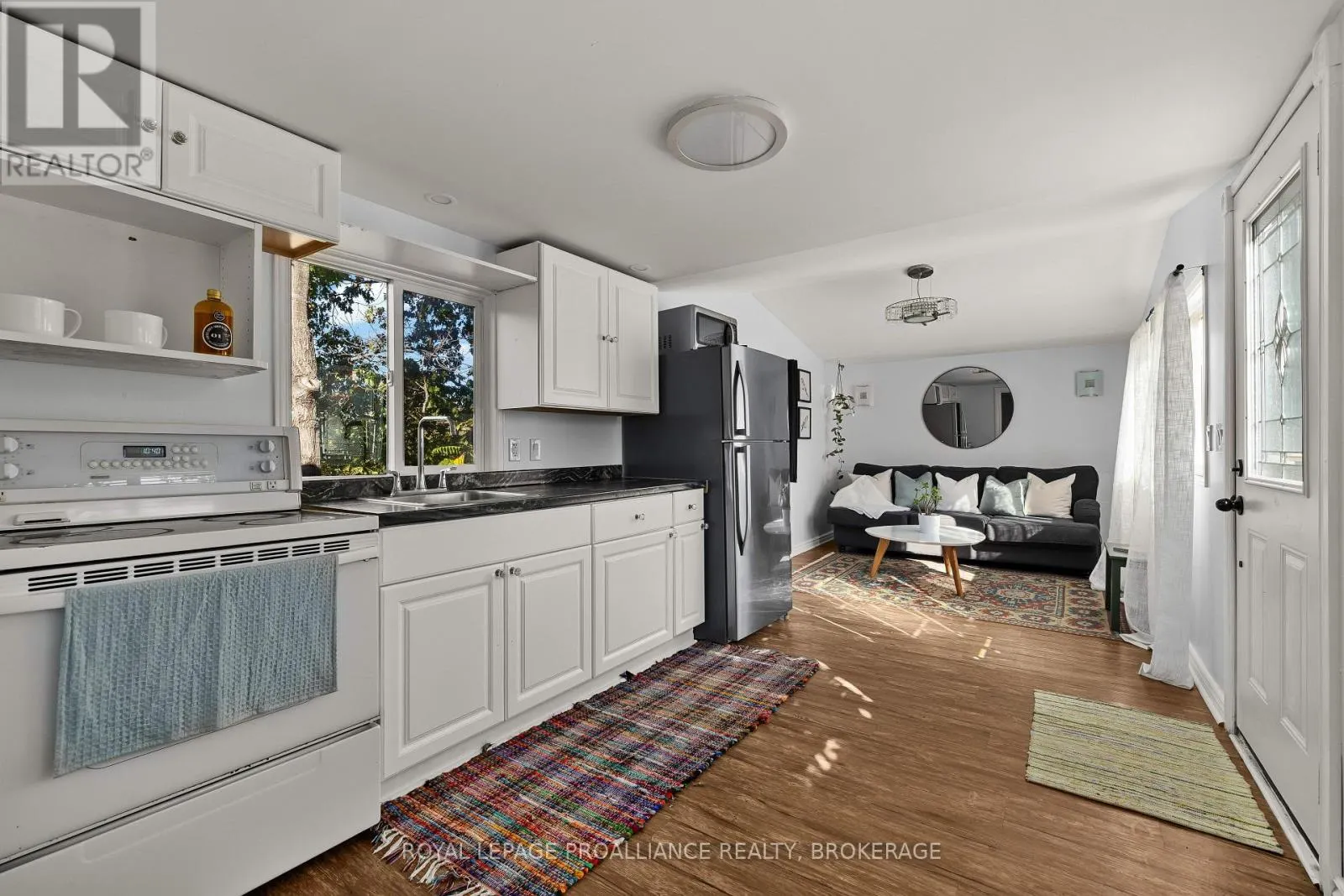 17 - 5569 BATH ROAD, #17