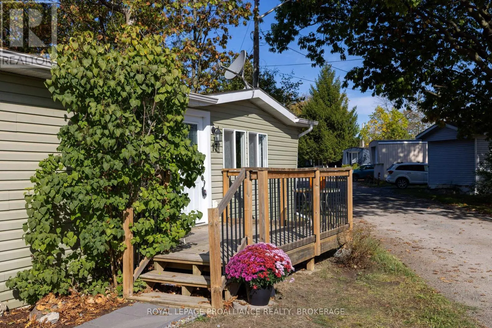 17 - 5569 BATH ROAD, #17