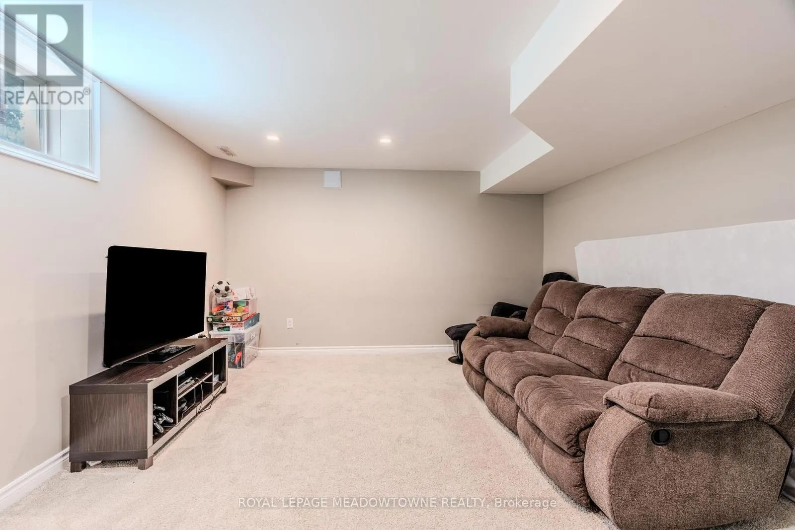 893 BITTERBUSH CRESCENT