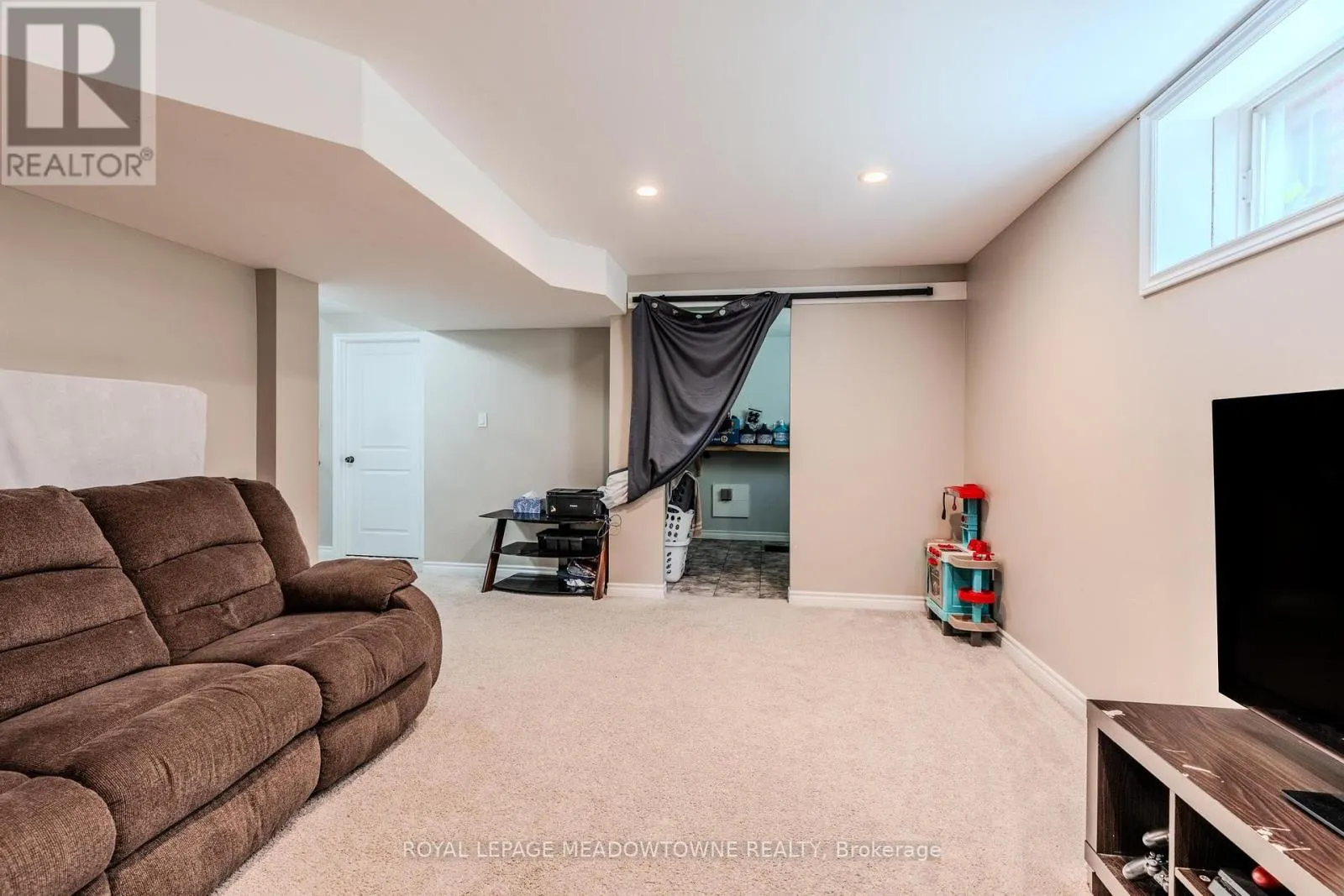 893 BITTERBUSH CRESCENT