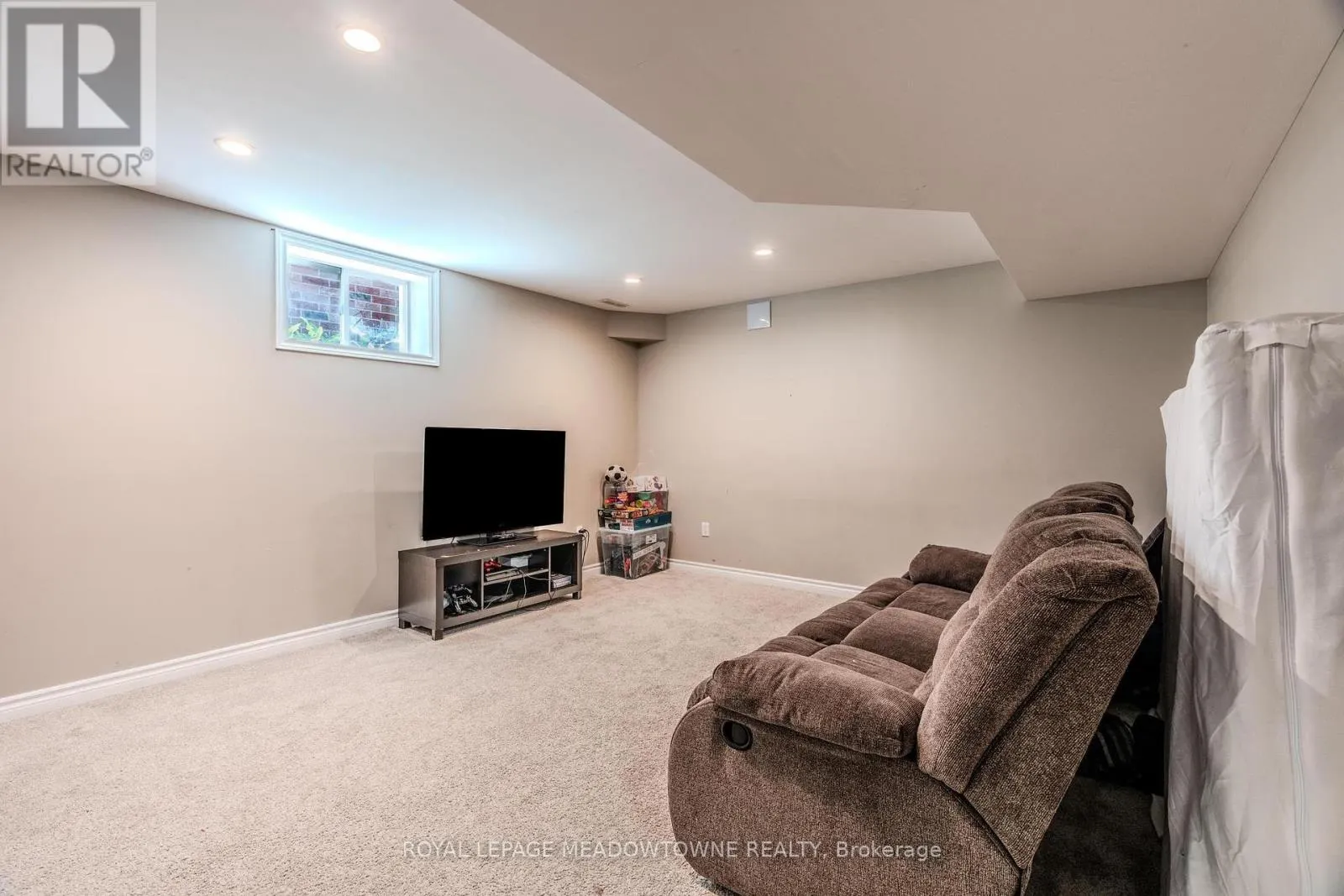 893 BITTERBUSH CRESCENT