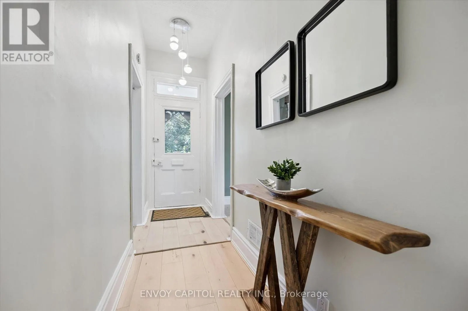 132 NORWICH STREET E