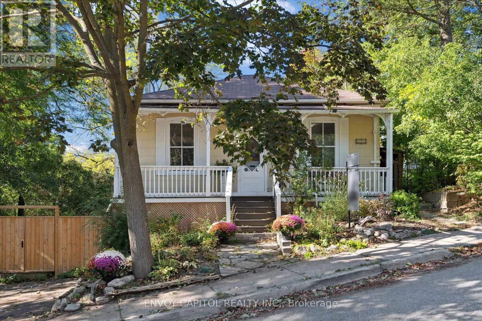132 NORWICH STREET E