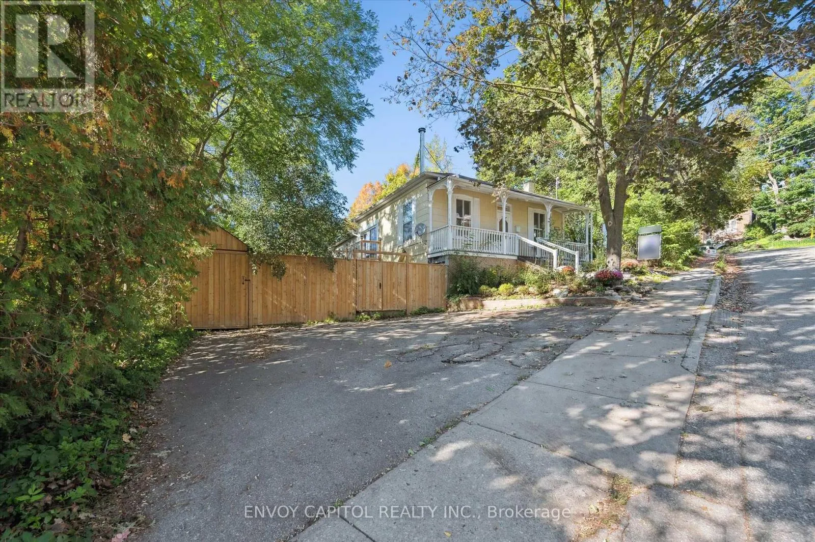 132 NORWICH STREET E