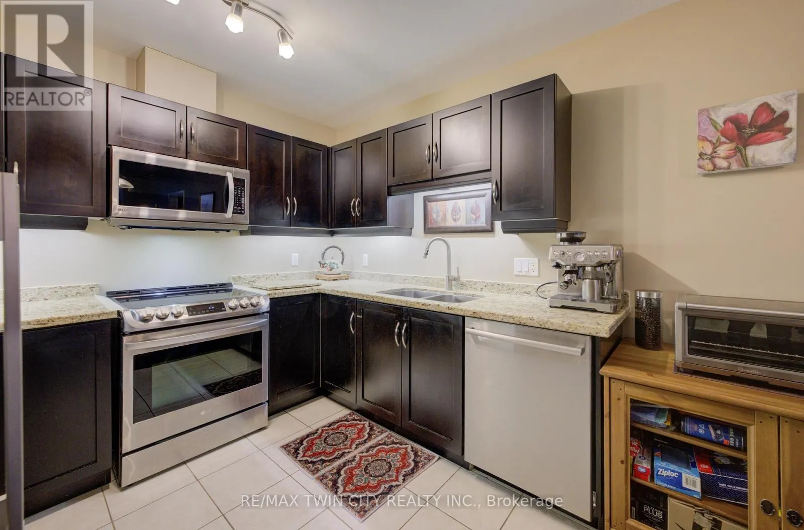 105 - 165 DUKE STREET E