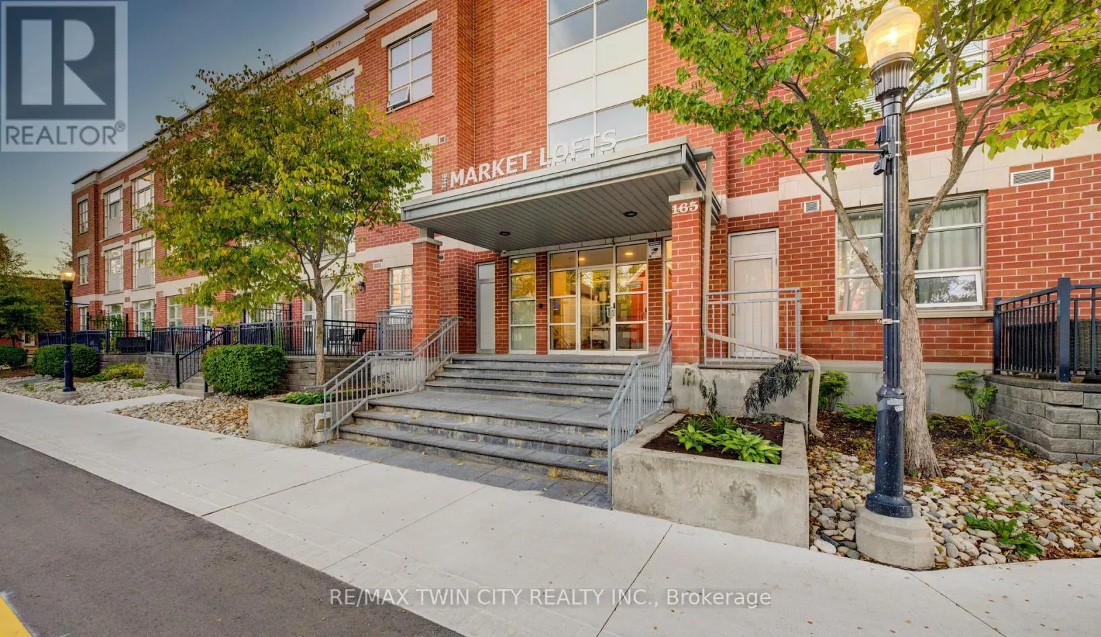 105 - 165 DUKE STREET E