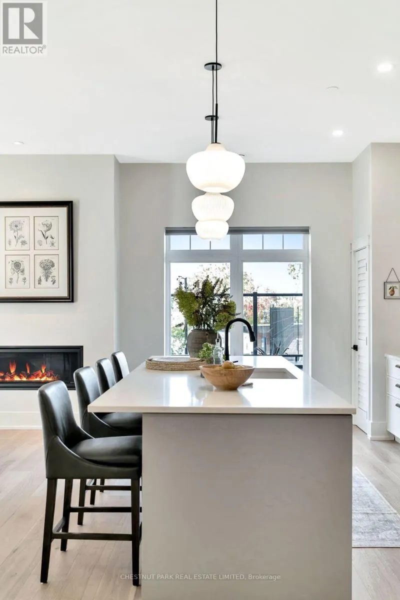 102 - 17 CLEAVE AVENUE, #102