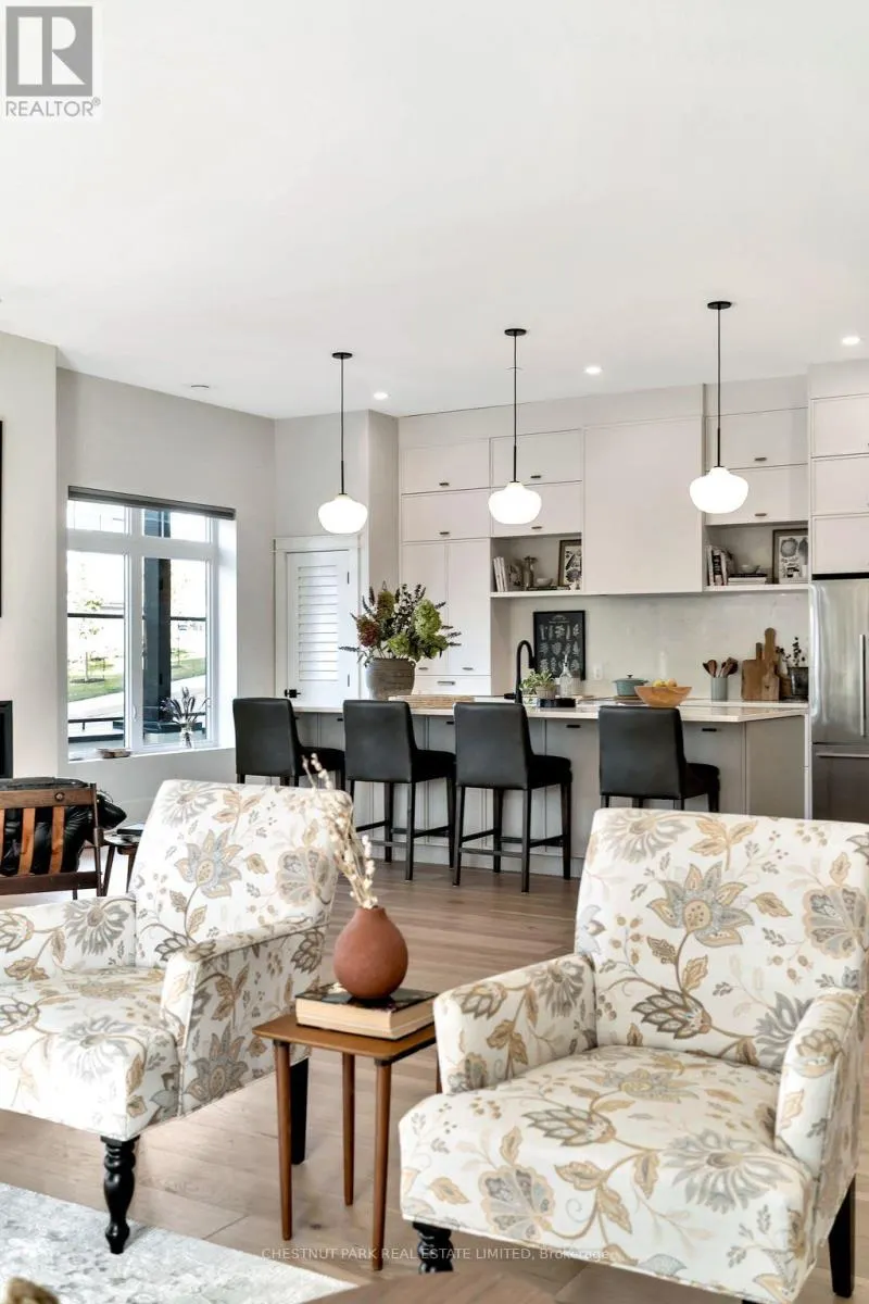 102 - 17 CLEAVE AVENUE, #102