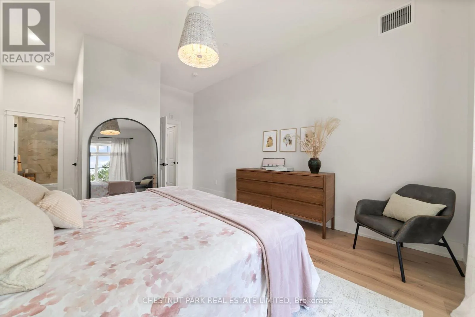 102 - 17 CLEAVE AVENUE, #102