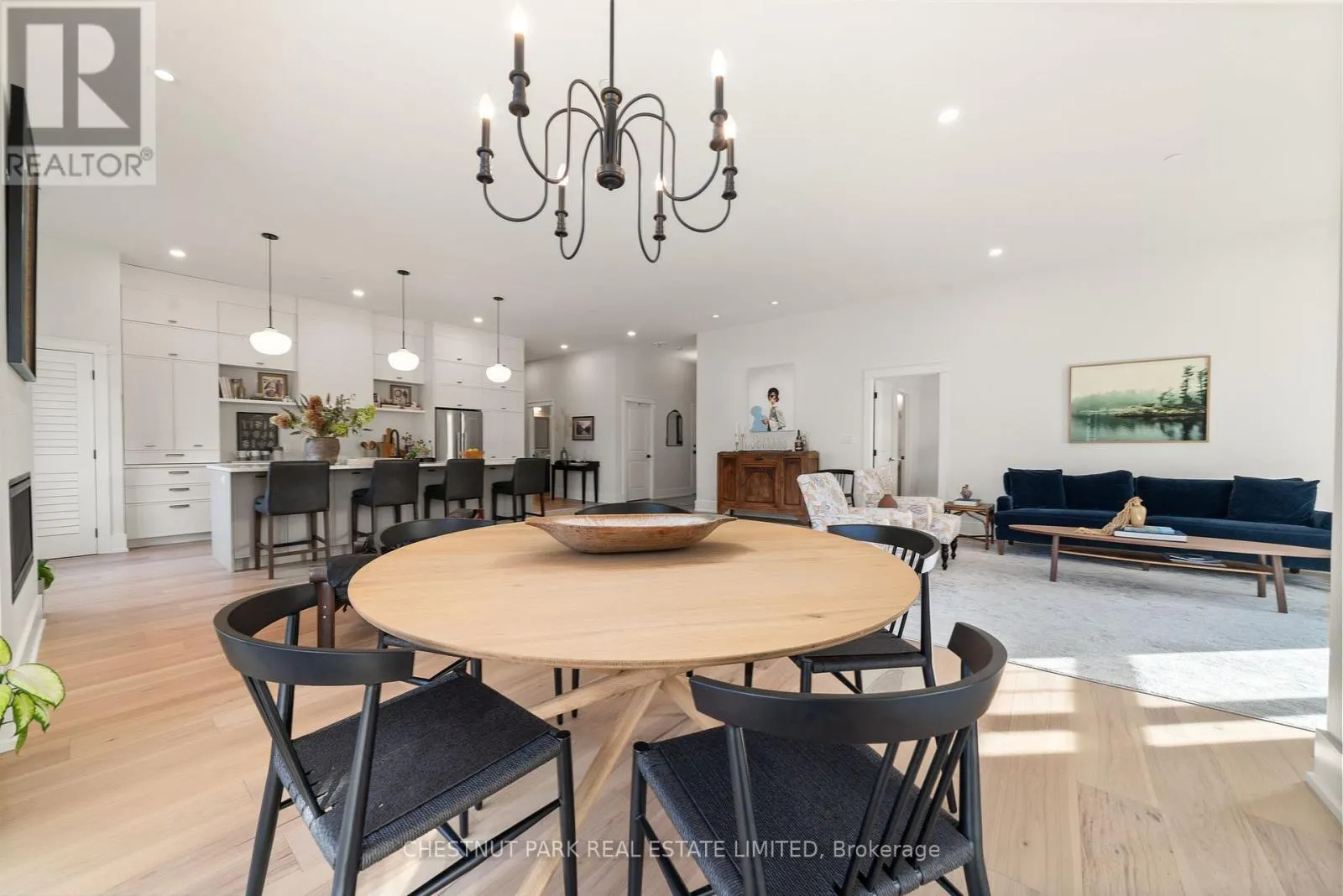 102 - 17 CLEAVE AVENUE, #102