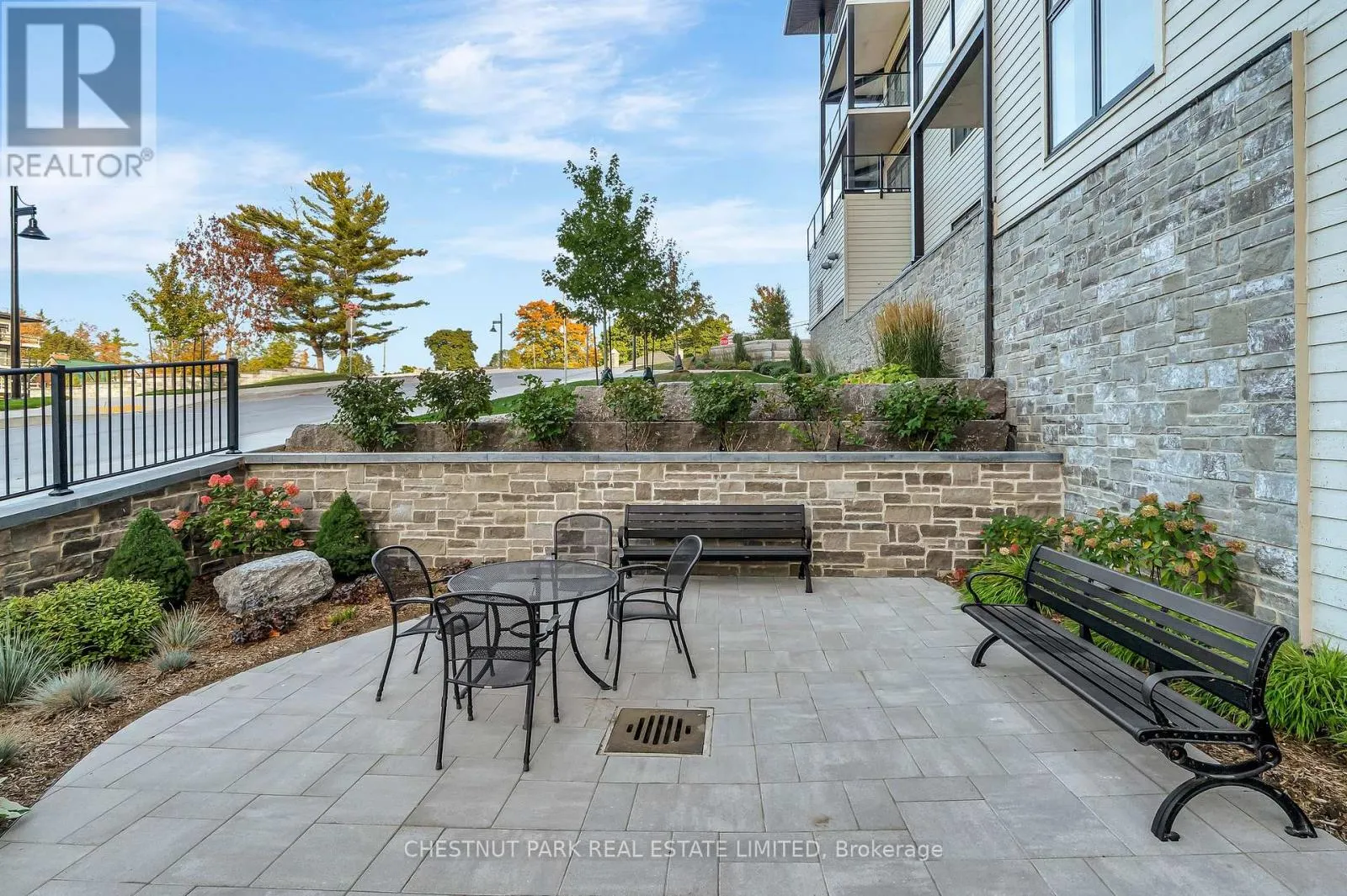 102 - 17 CLEAVE AVENUE, #102