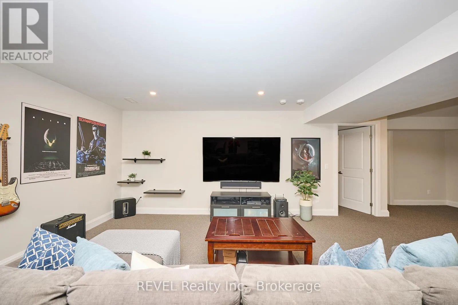 19 - 9245 SHOVELLER DRIVE, #19