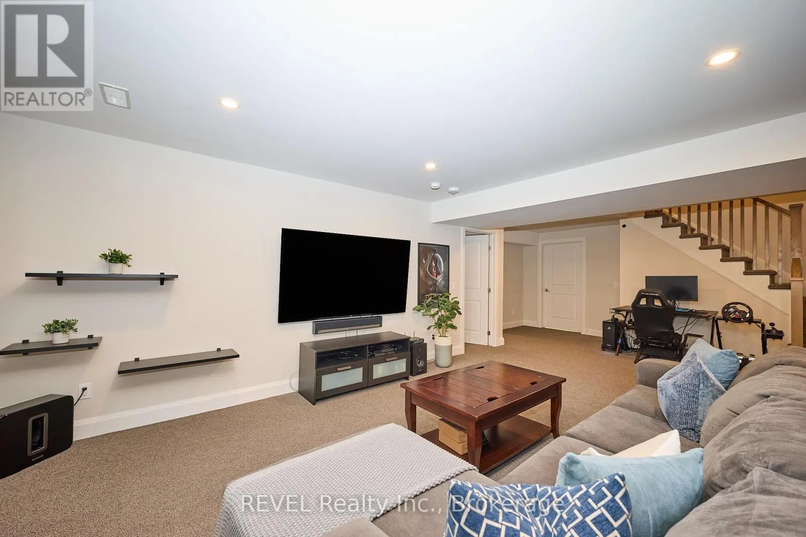 19 - 9245 SHOVELLER DRIVE, #19