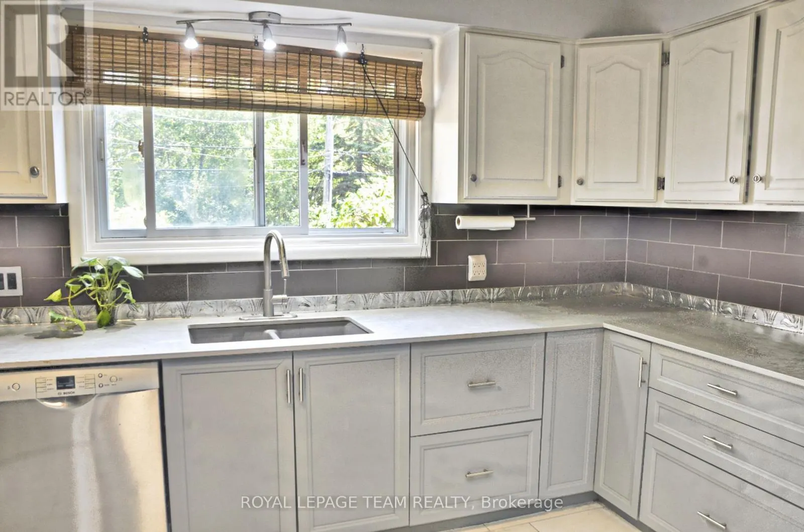 209 REYNOLDS DRIVE E