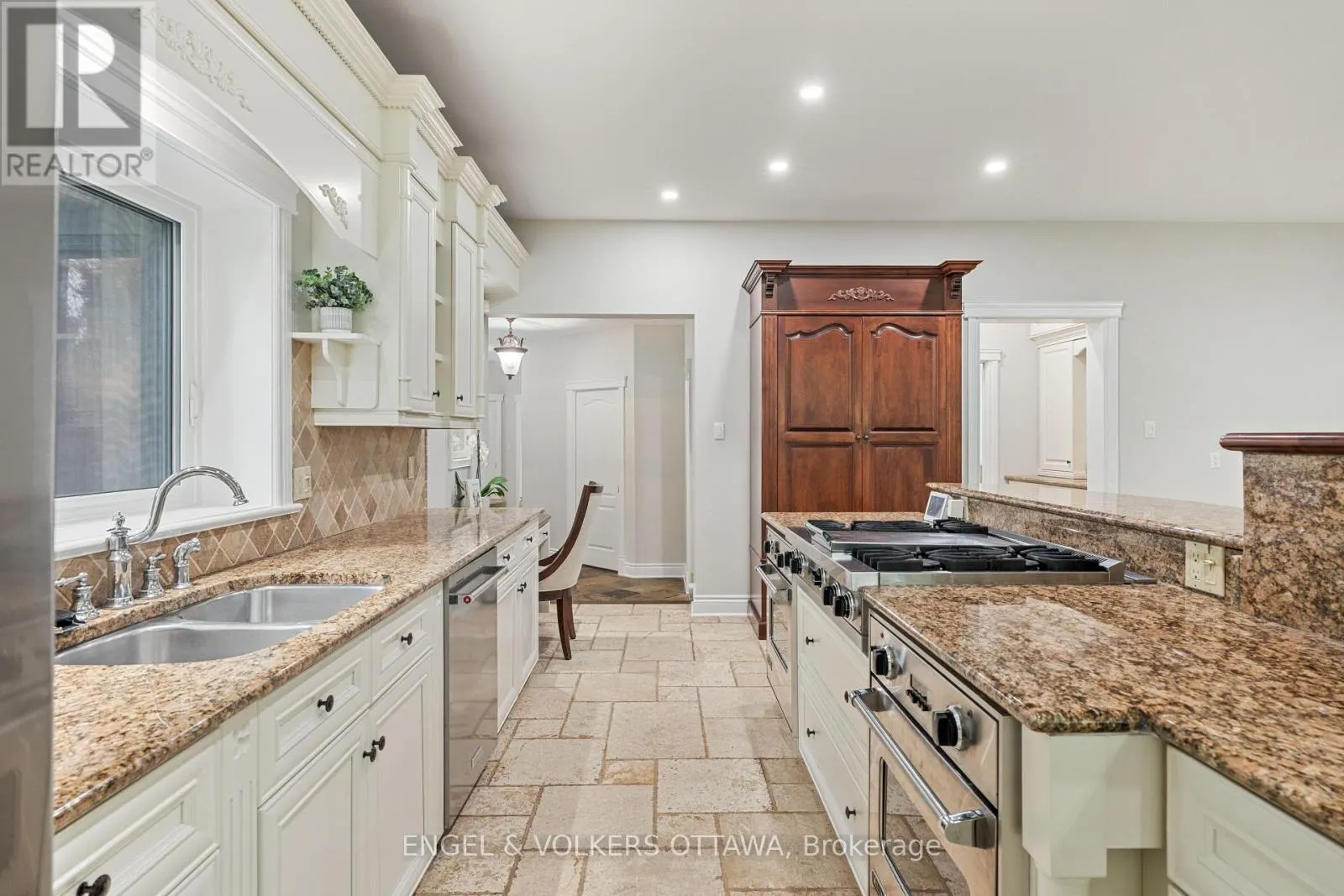 1412 HOUSTON CRESCENT