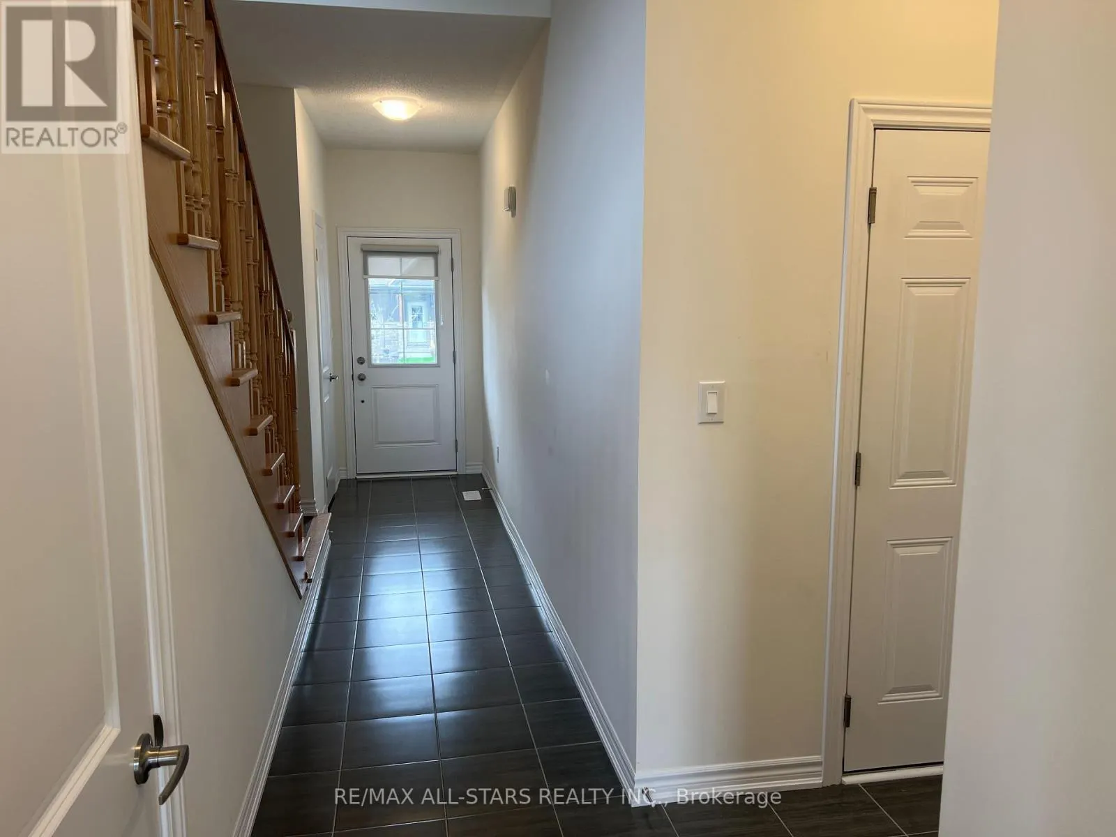 16 HILLCROFT WAY
