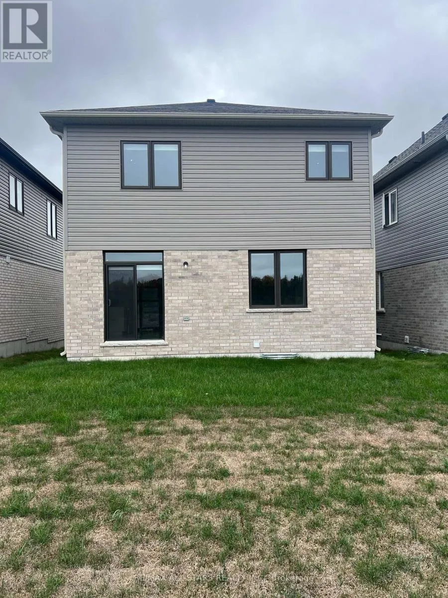 16 HILLCROFT WAY