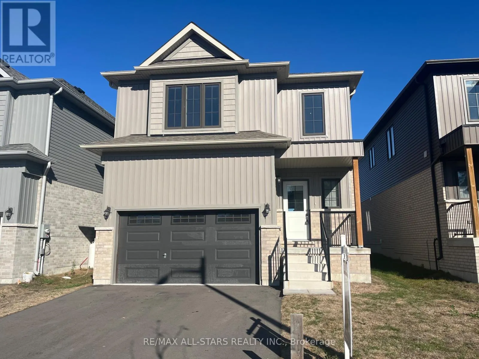 16 HILLCROFT WAY
