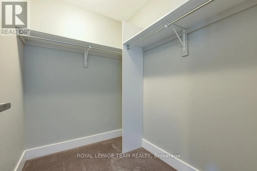 324 FERGUS CRESCENT
