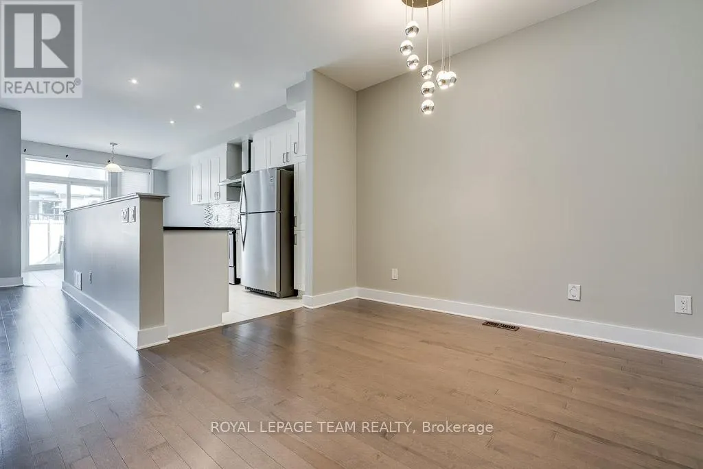 324 FERGUS CRESCENT