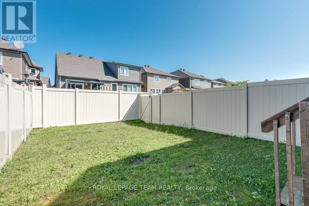 324 FERGUS CRESCENT