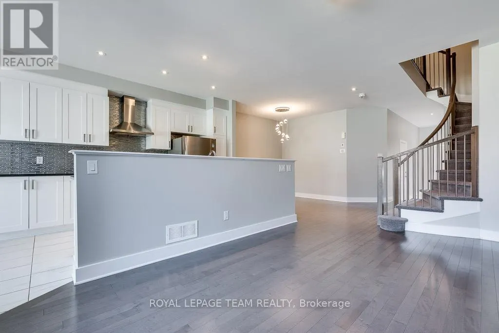 324 FERGUS CRESCENT