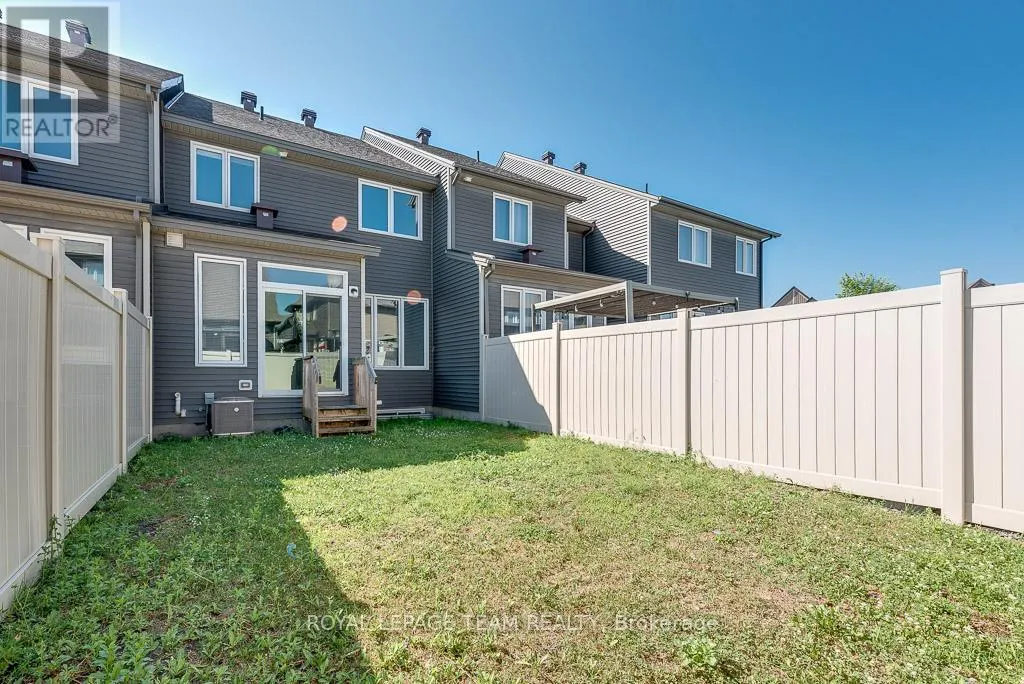 324 FERGUS CRESCENT