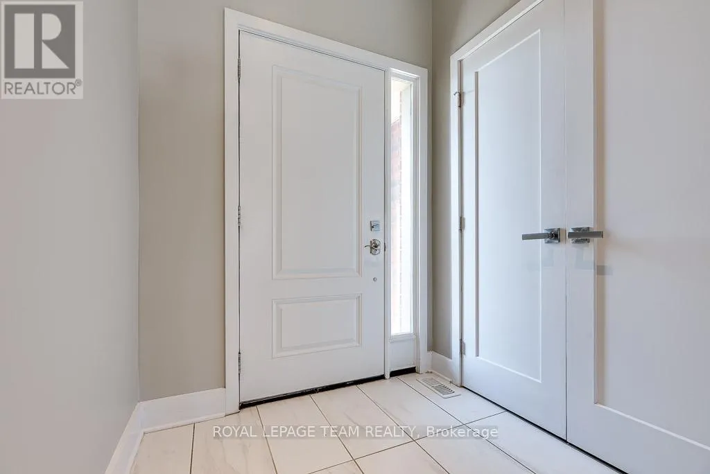 324 FERGUS CRESCENT