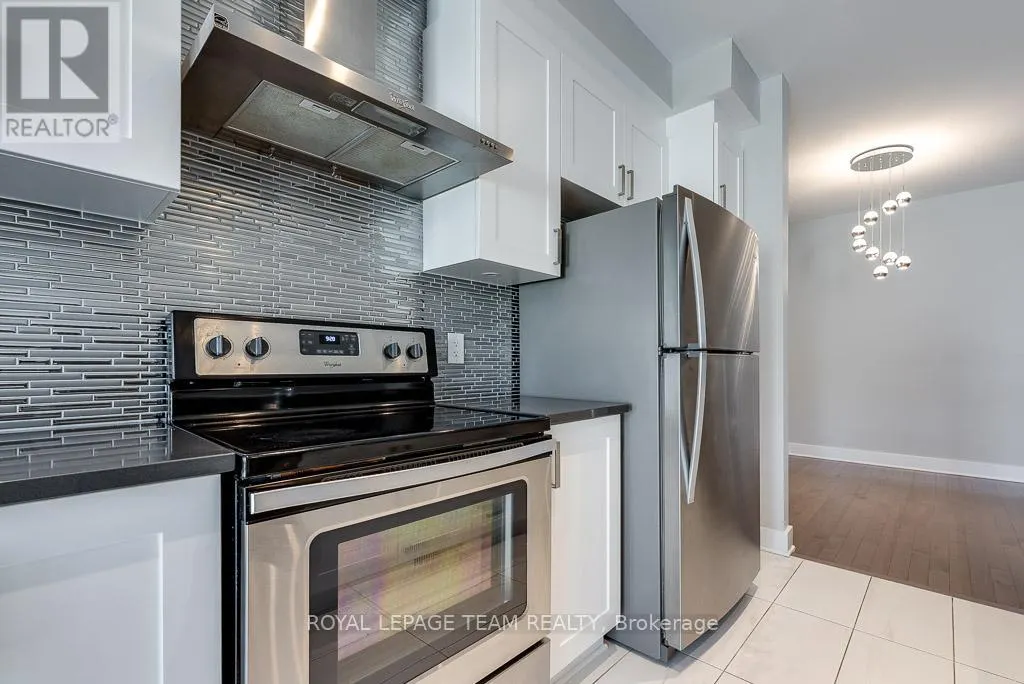324 FERGUS CRESCENT
