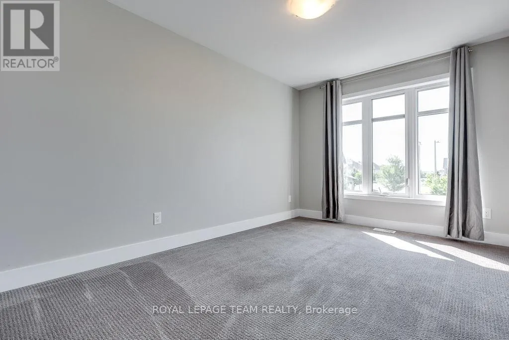324 FERGUS CRESCENT