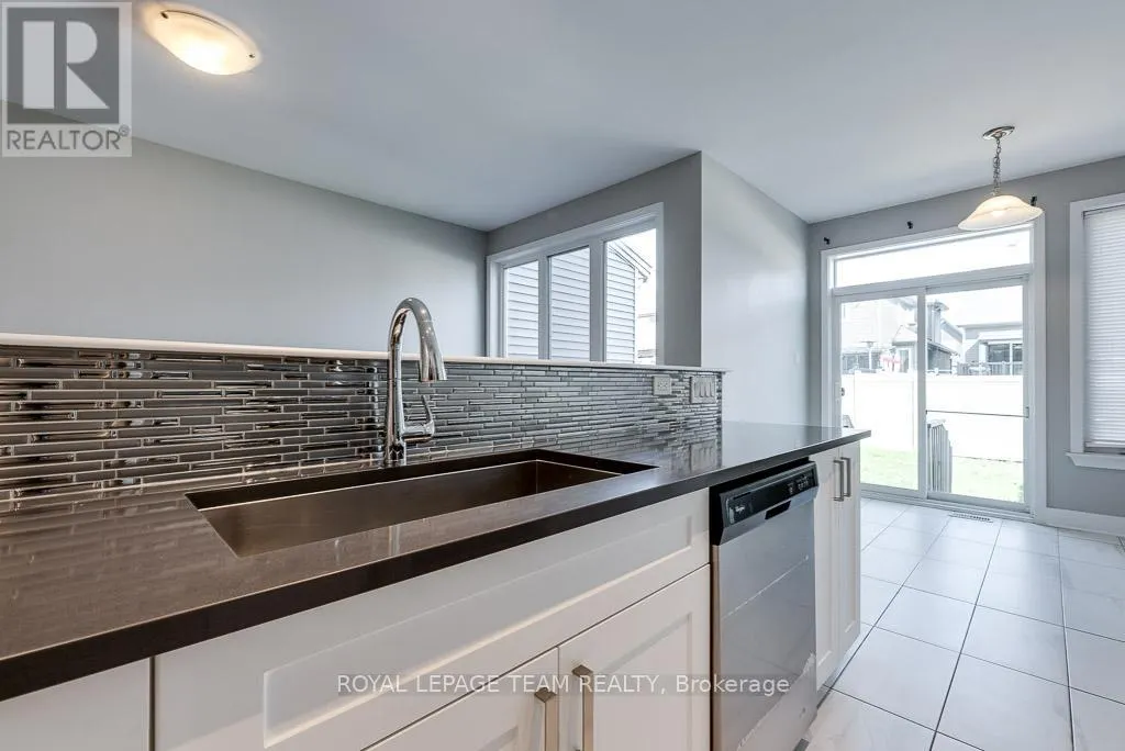 324 FERGUS CRESCENT
