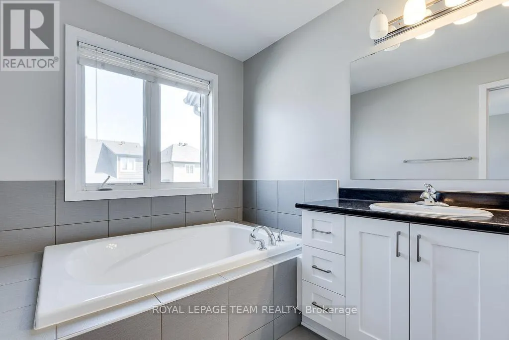 324 FERGUS CRESCENT