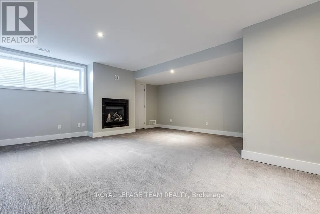 324 FERGUS CRESCENT