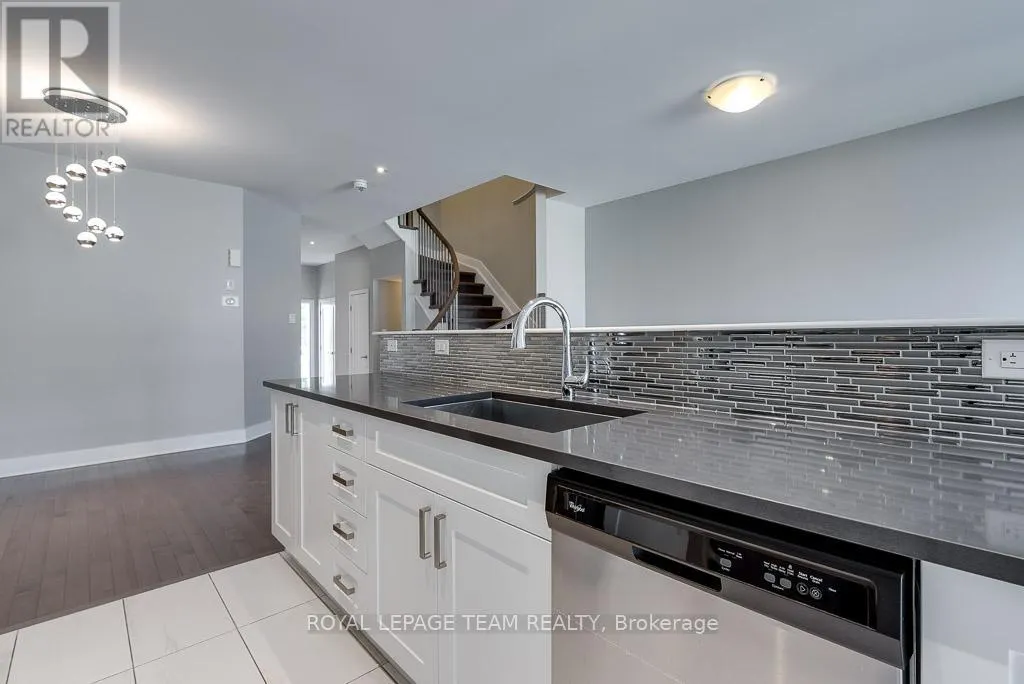 324 FERGUS CRESCENT