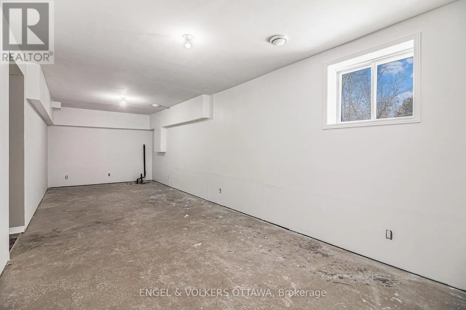 1095 MORIN ROAD
