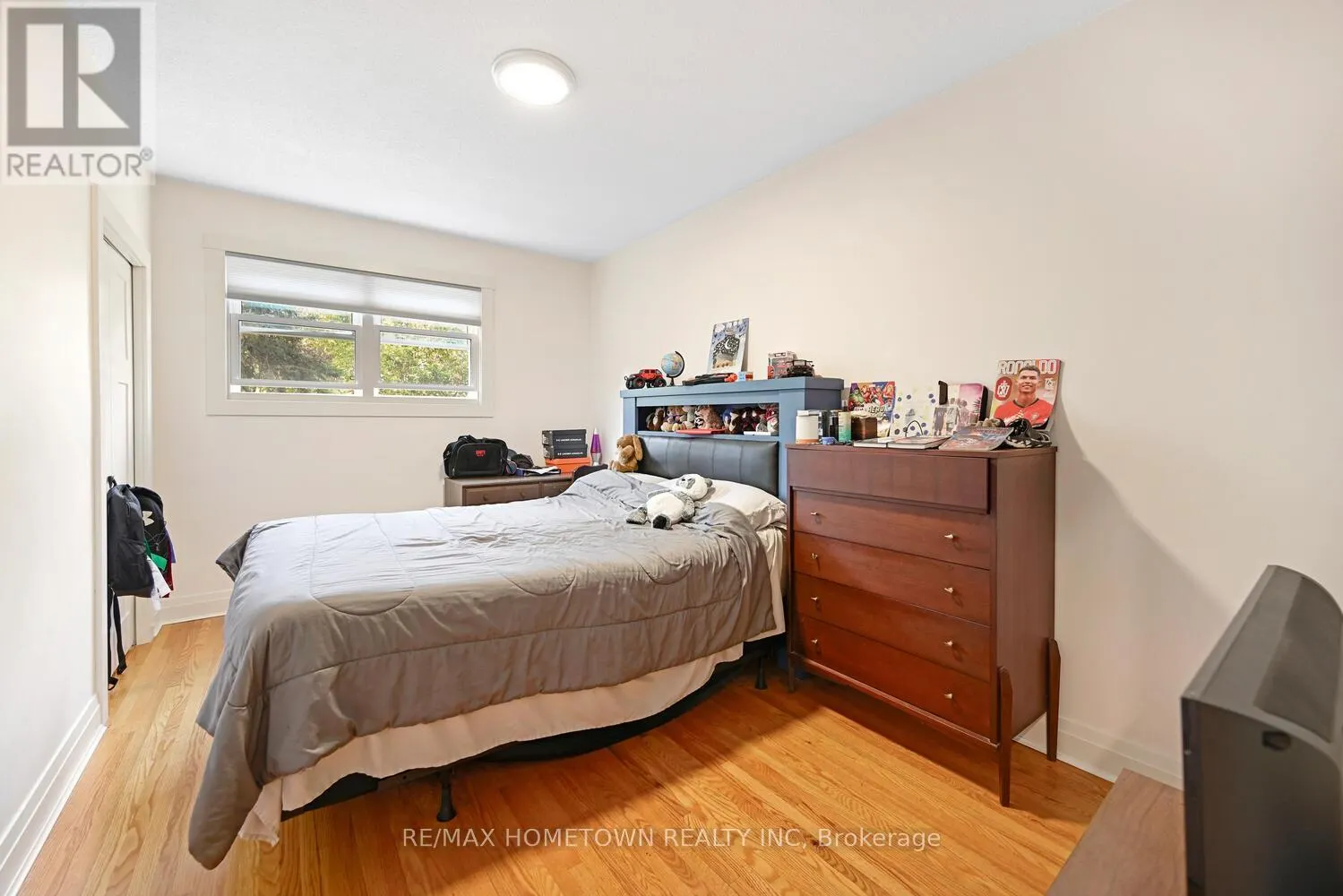 6 MAPLEWOOD CIRCLE