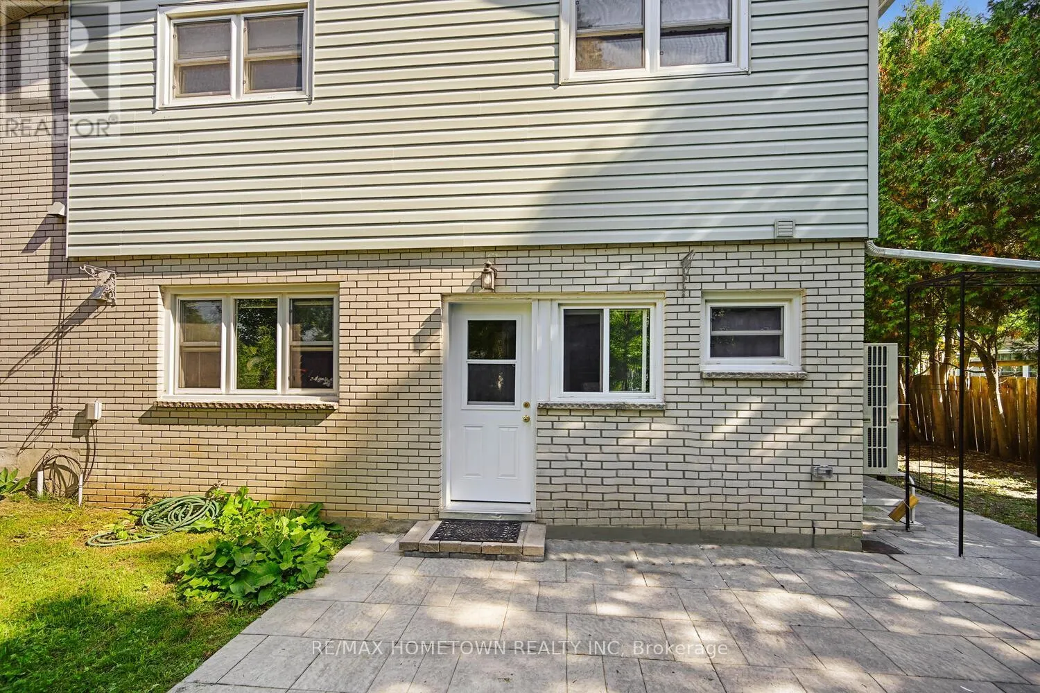 6 MAPLEWOOD CIRCLE