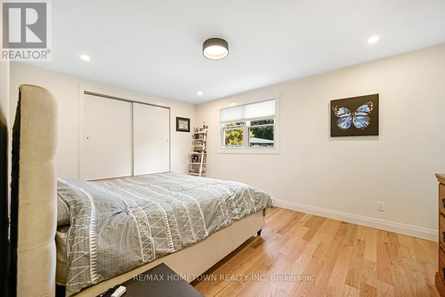 6 MAPLEWOOD CIRCLE